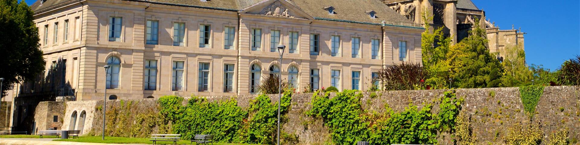 Musée des Beaux Arts featuring heritage architecture