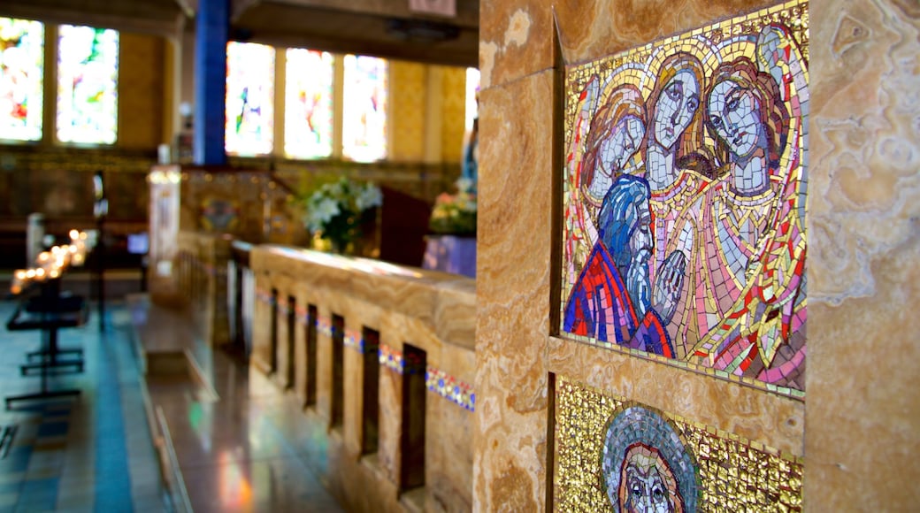 Église St-Blaise que incluye una iglesia o catedral, arte y vistas interiores