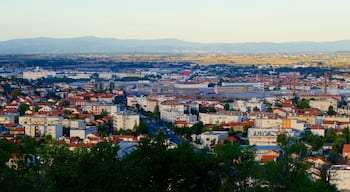 Montjuzet Park das einen Landschaften und Stadt