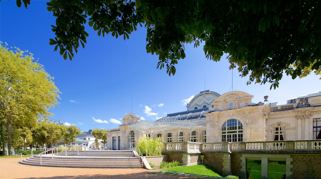 Vichy bevat historische architectuur