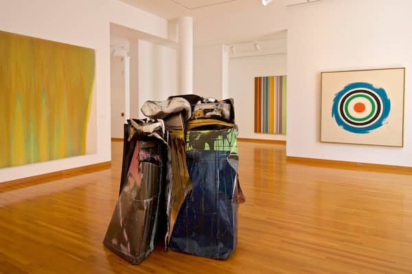 Des Moines Art Center montrant art et vues intérieures