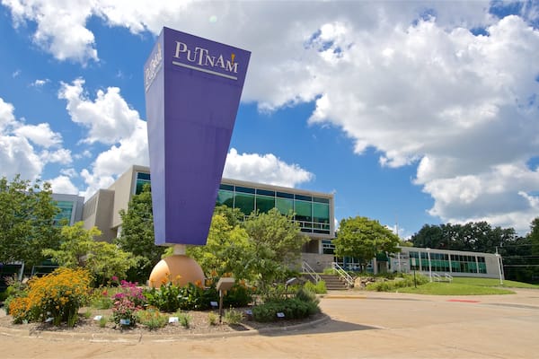 Putnam Museum which includes signage and a garden