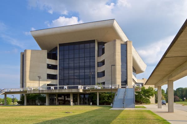 Iowa State University qui includes architecture moderne