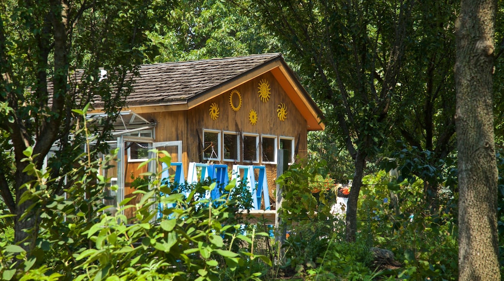 Reiman Gardens showing a house and a garden