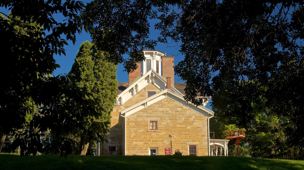 Mathias Ham House presenterar en kyrka eller katedral