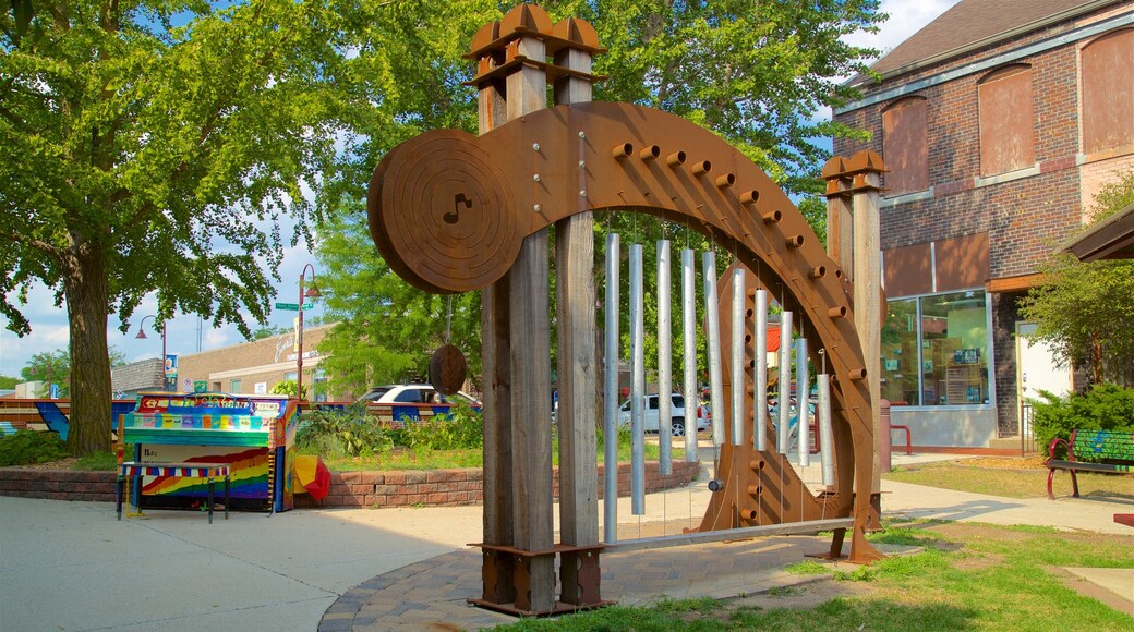Main Street Cultural District mostrando um parque e arte ao ar livre