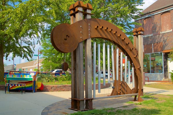 Quartier culturel Main Street montrant art en plein air et parc