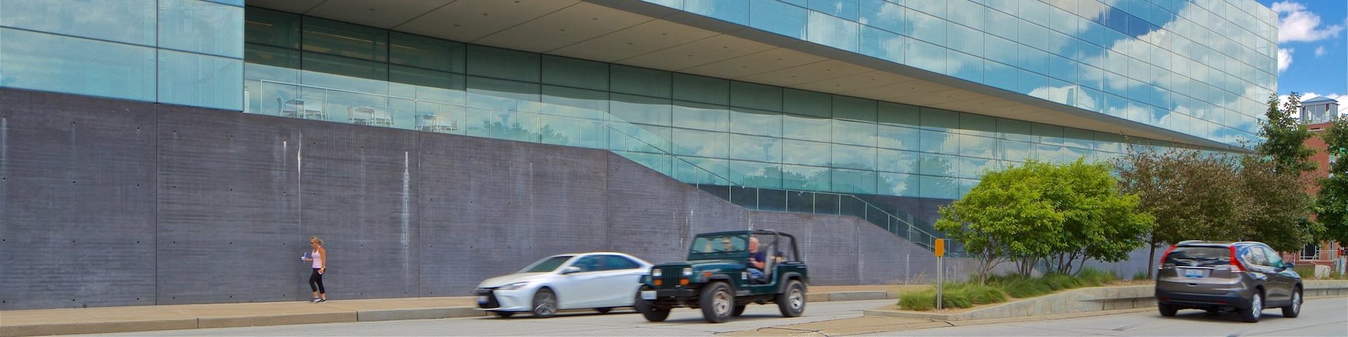 Figge Art Museum mostrando arquitectura moderna