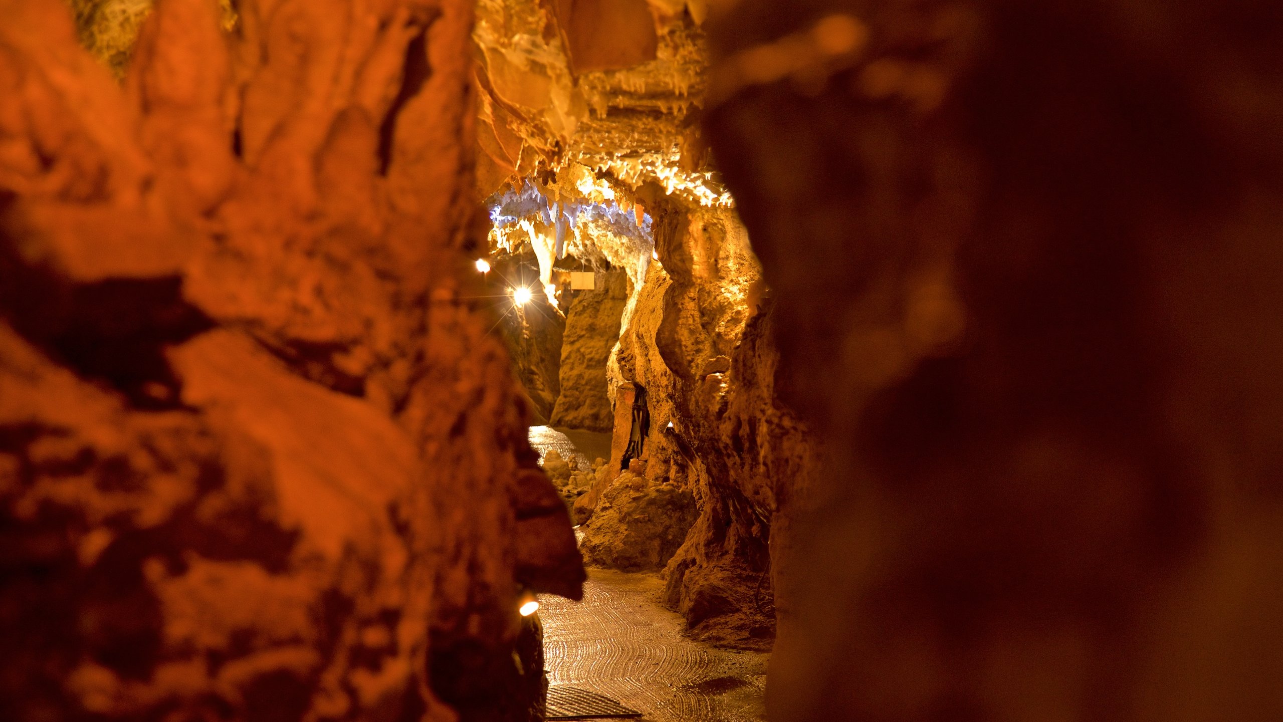 Crystal Lake Cave som inkluderar grottor