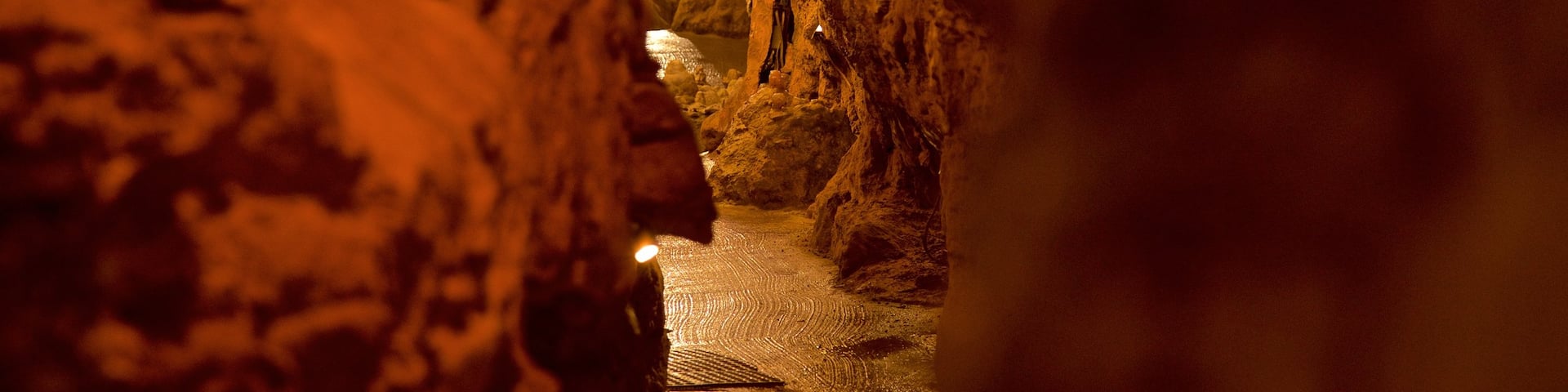 Cueva de Crystal Lake que incluye cuevas