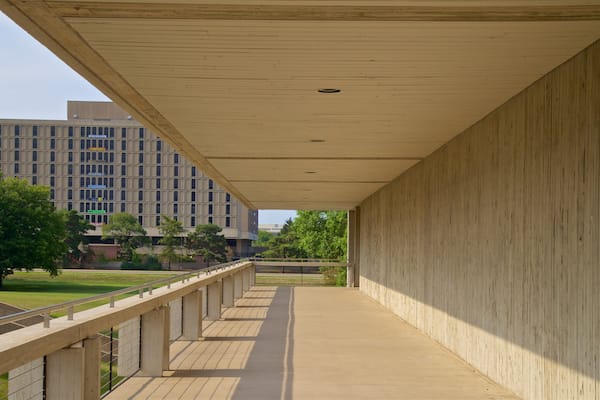 Brunnier Art Museum qui includes parc