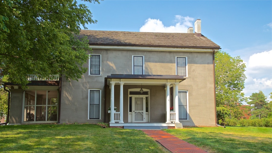 Farm House Museum que incluye una casa