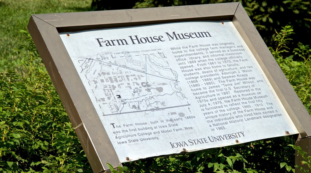 Farm House Museum which includes signage