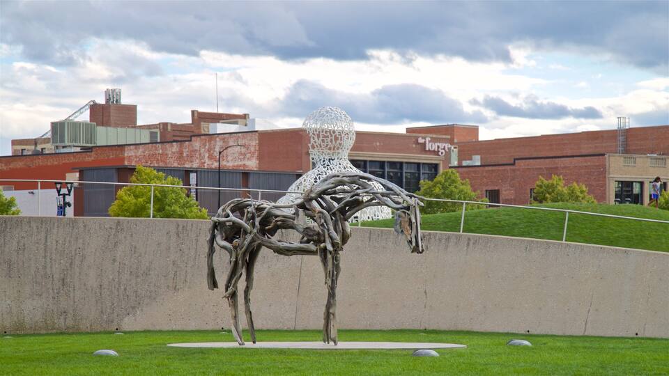 Parque de Esculturas de John y Mary Pappajohn mostrando un parque y arte al aire libre