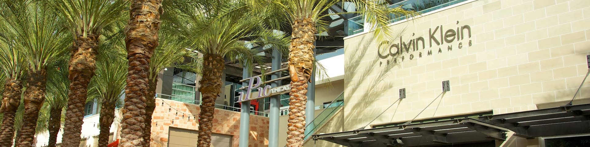 Scottsdale Quarter featuring street scenes and a city