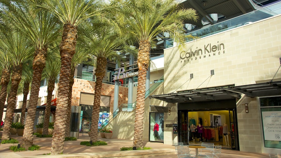 Scottsdale Quarter mostrando una ciudad y escenas cotidianas