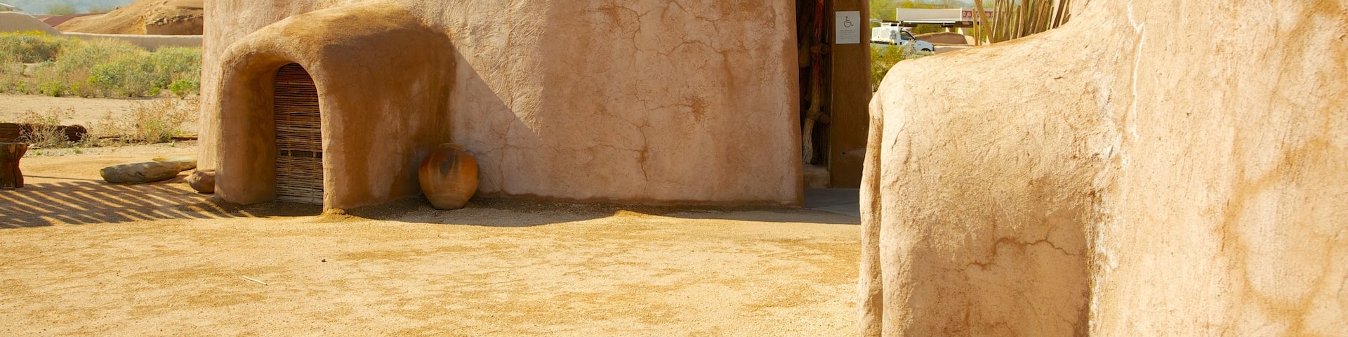 S'edav Va'aki Museum showcases traditional Native American architecture in Phoenix, Arizona during bright daylight