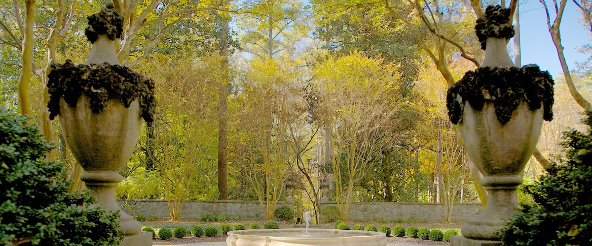 Atlanta History Center showing a garden, a fountain and landscape views