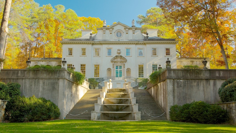 Atlanta History Center showing autumn leaves and landscape views