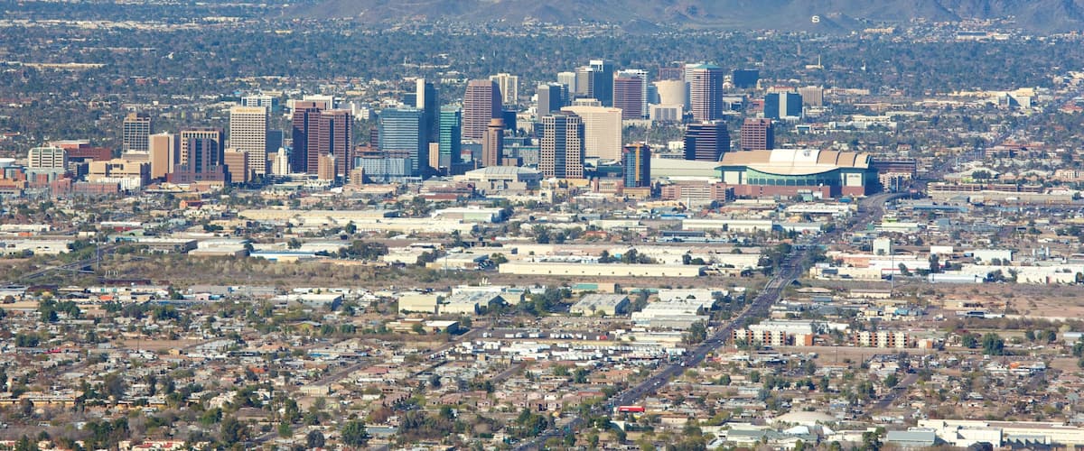 Phoenix bevat hoogbouw, een stad en steden