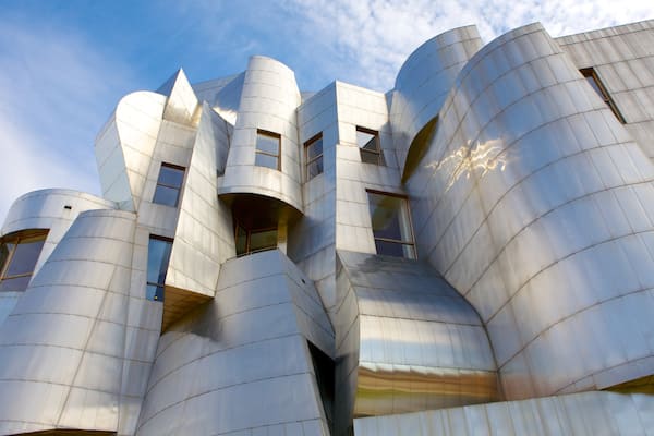 Weisman Art Museum mit einem Stadt