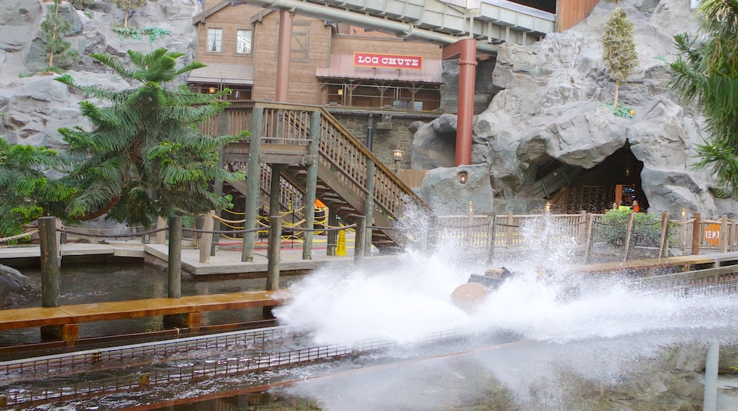 Nickelodeon Universe featuring a water park, rides and mist or fog