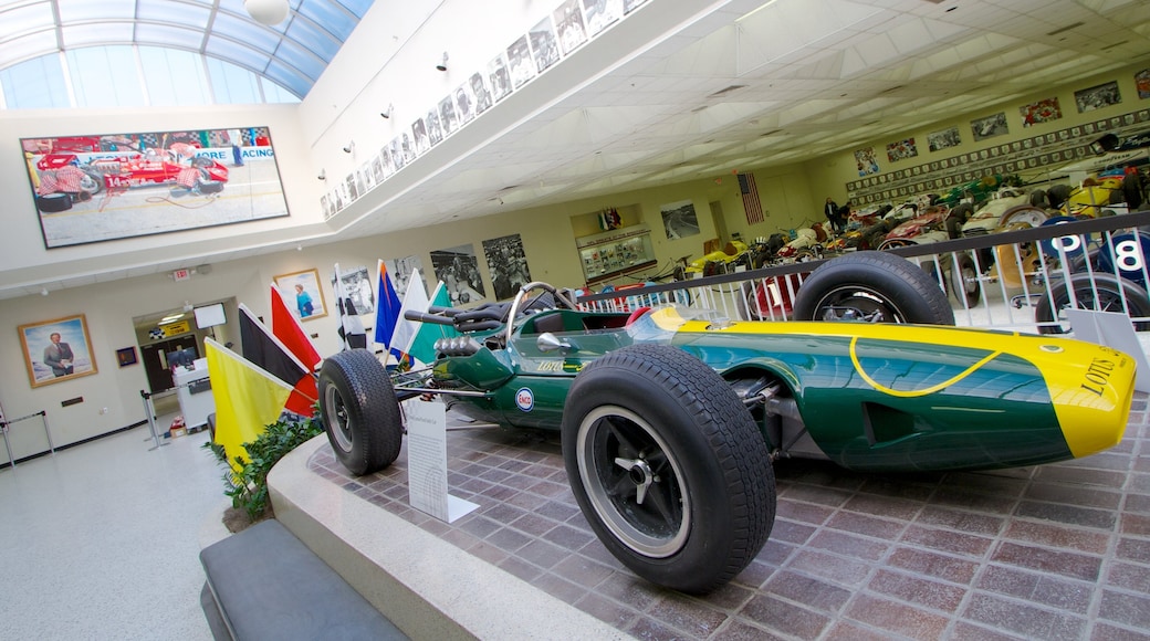 Indianapolis Motor Speedway mostrando vistas interiores