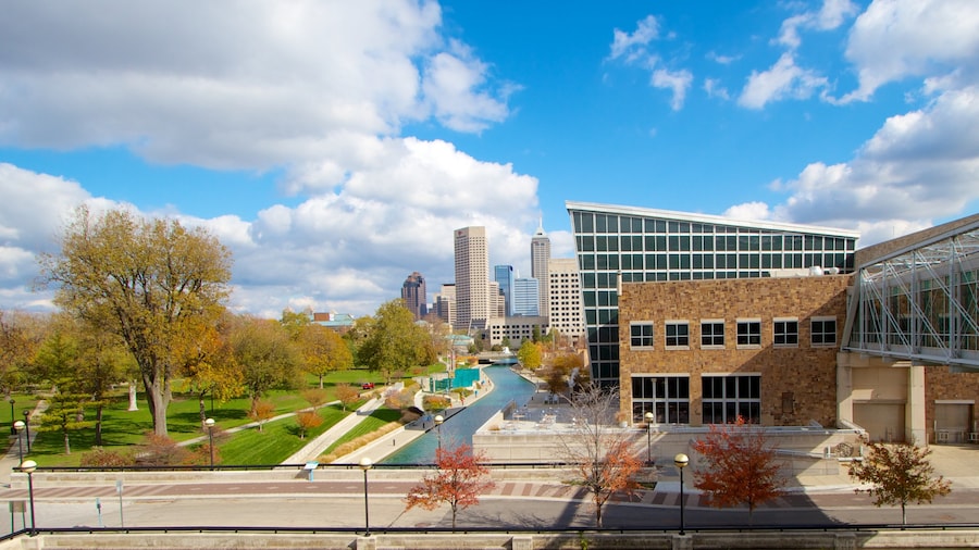 Indiana State Museum showing cbd and a city