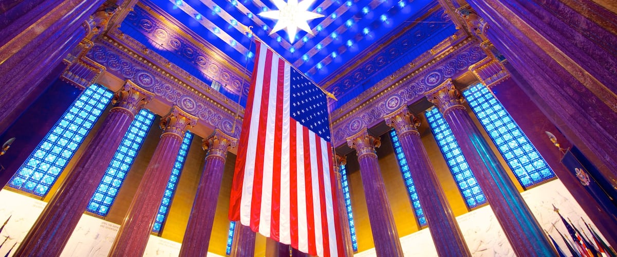 Indiana War Memorial & Museum showing a memorial and interior views