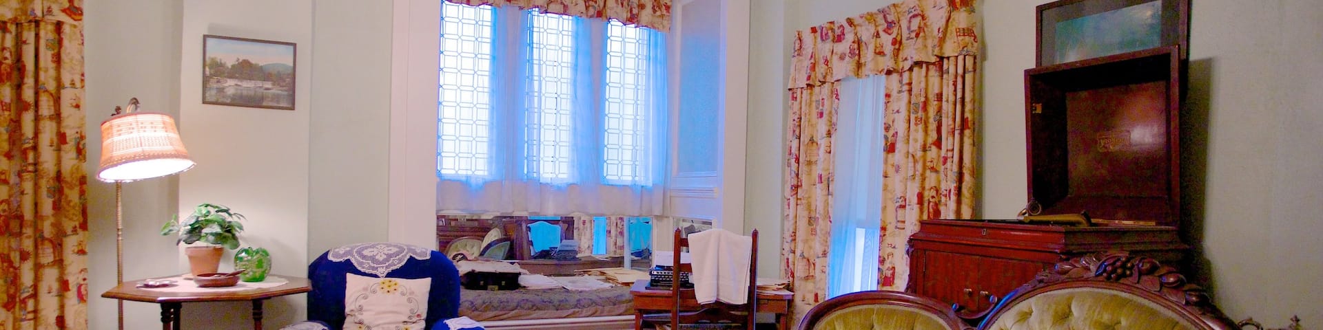 Margaret Mitchell House and Museum featuring interior views