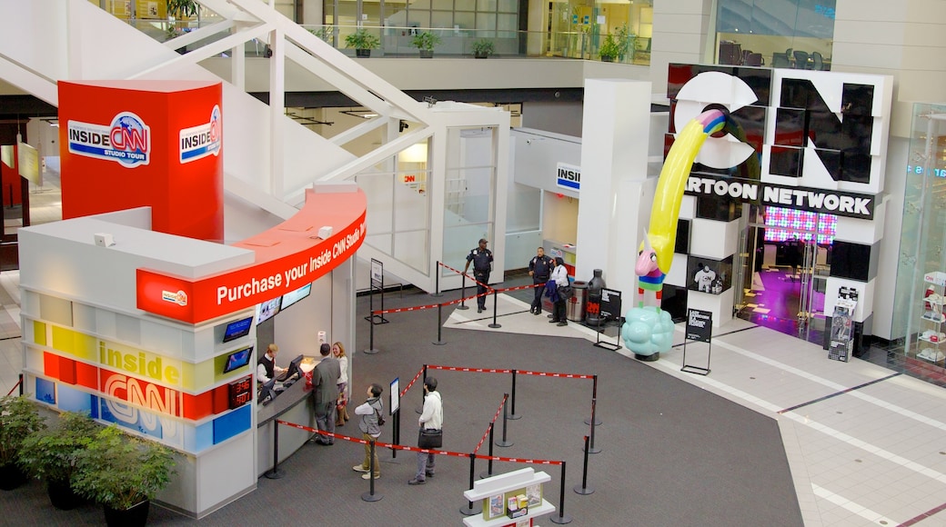 CNN Center แสดง การตกแต่งภายใน และ ป้าย