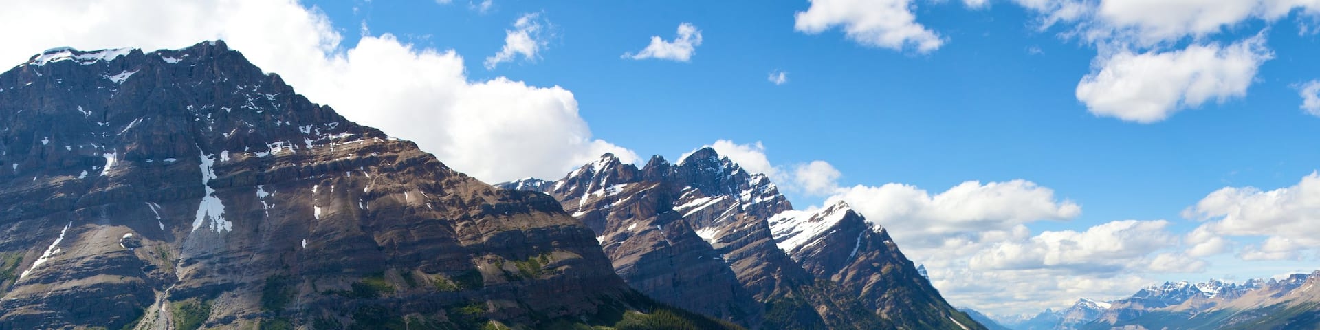 Peyto Lake which includes general coastal views, mountains and landscape views