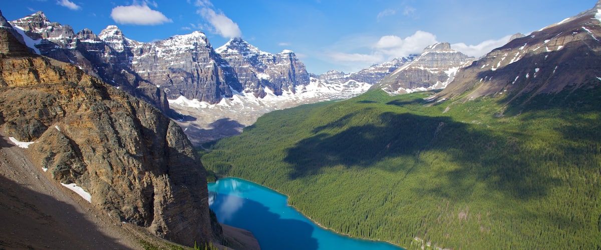 Lago Moraine mostrando vistas de paisajes, montañas y un lago o abrevadero