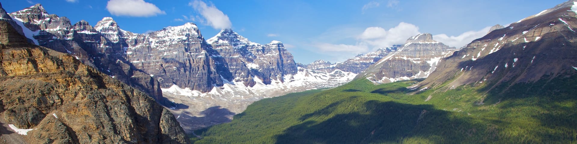 Lake Minnewanka which includes a lake or waterhole, landscape views and mountains
