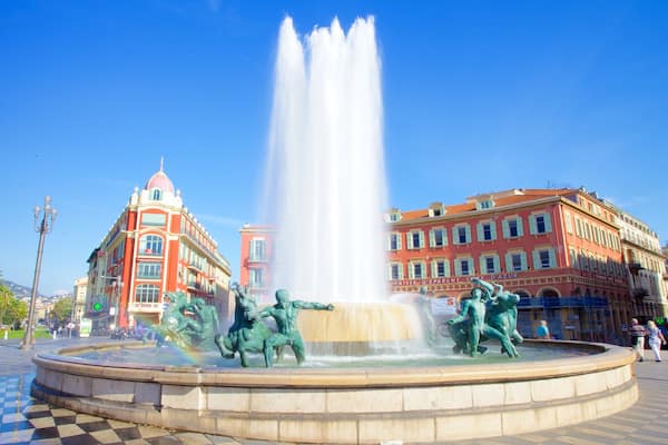 Nice montrant square ou place, fontaine et ville
