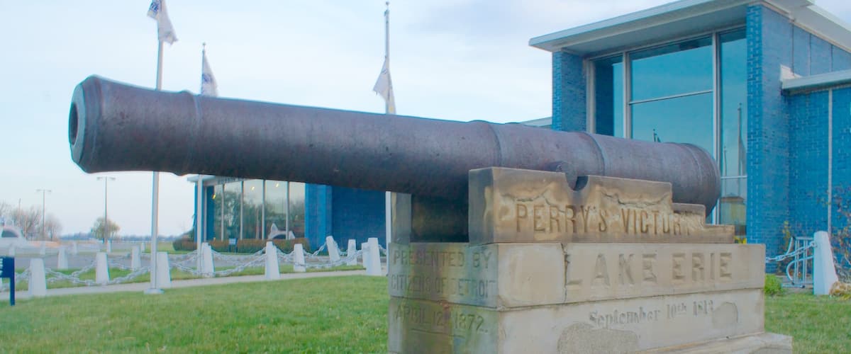 Belle Isle que incluye un monumento y artículos militares