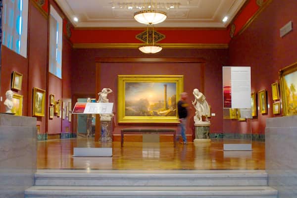 Detroit Institute of Arts mettant en vedette art, statue ou sculpture et vues intérieures