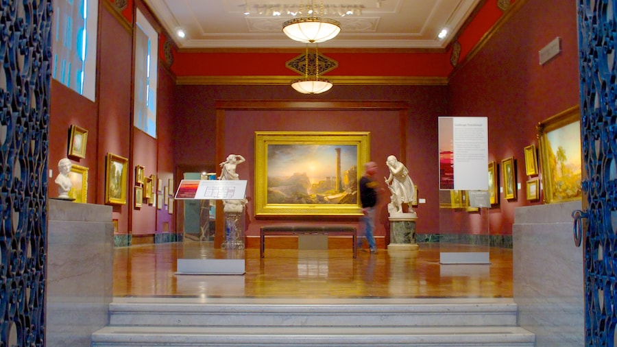 Detroit Institute of Arts mit einem Innenansichten, Statue oder Skulptur und Kunst