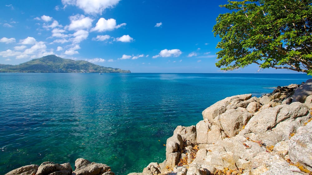 Plage de Laem Singh mettant en vedette scÚnes tropicales, panoramas et cÎte escarpée