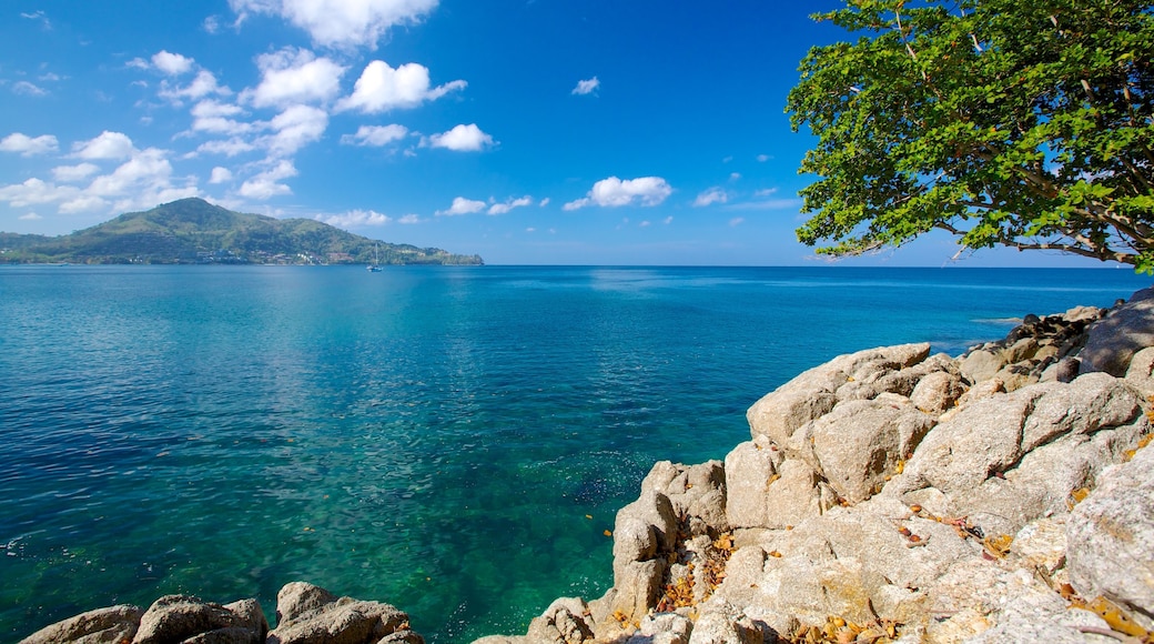 Plage de Laem Singh qui includes panoramas, images d\'île et côte rocheuse