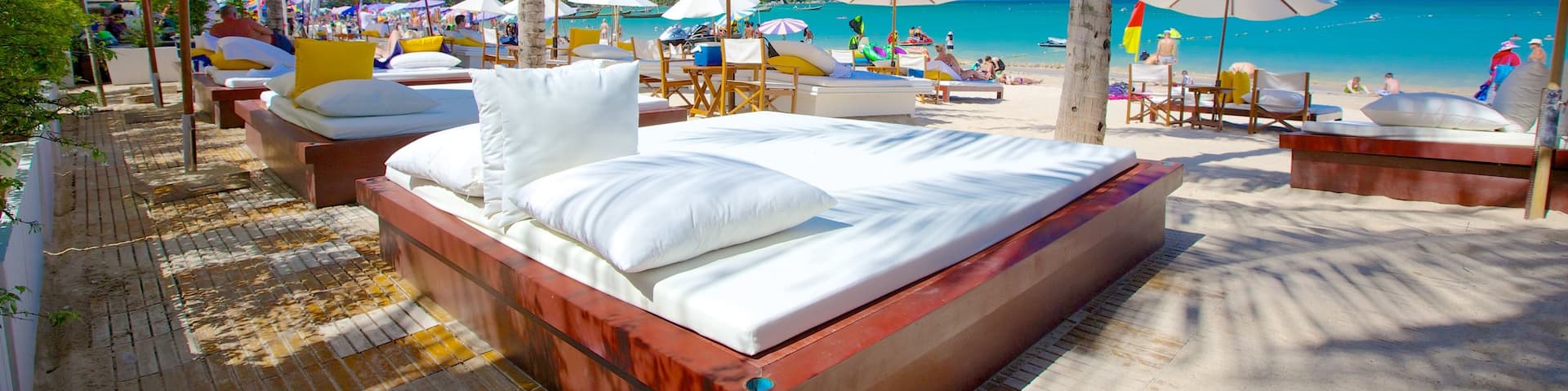 Plage de Kamala qui includes paysages tropicaux, une plage de sable et paysages