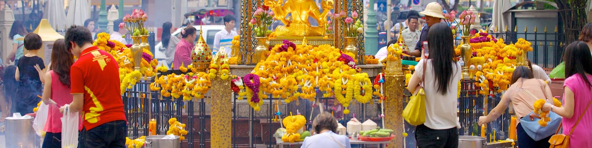 Erawan Shrine which includes religious aspects, a city and street scenes