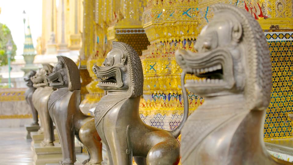 Temple of the Emerald Buddha which includes religious aspects, a temple or place of worship and a statue or sculpture