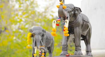 bangkok tour package 2023 Wat Arun showing a statue or sculpture