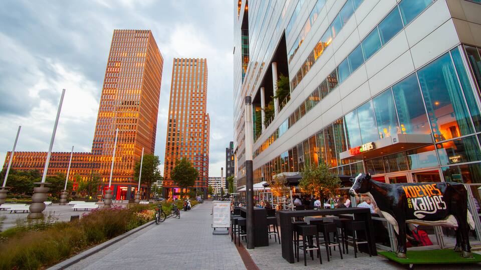 World Trade Center caracterizando sinalização, um edifício e uma cidade