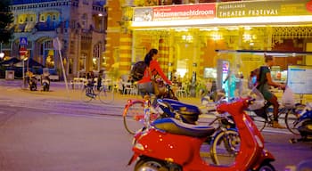 Leidseplein som viser gadeliv, en by og motorcykelkørsel