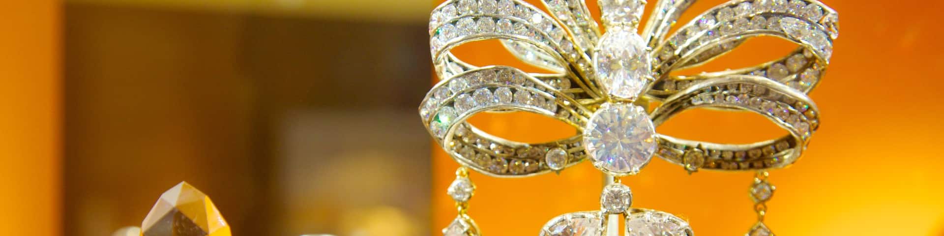 Diamond Museum Amsterdam which includes art and interior views