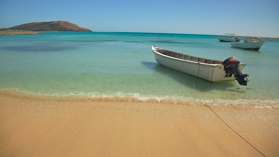 Isla Nacula ofreciendo escenas tropicales, vistas panorámicas y embarcaciones