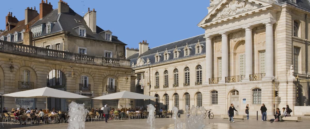 Dijon mettant en vedette patrimoine architectural, ville et square ou place