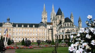 Caen which includes a castle, flowers and a garden